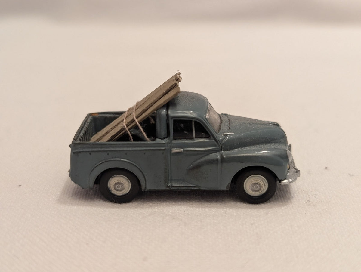 Classix OO Gauge Morris Minor Pick-Up Die-cast Vehicle TEE 27 Grey