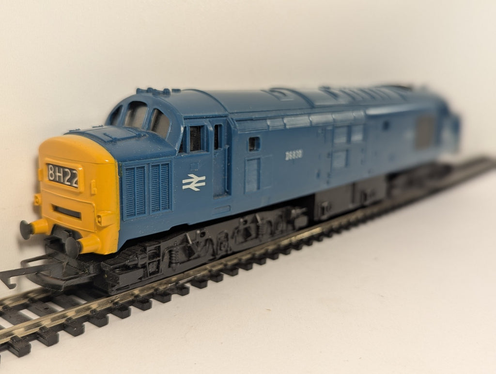 Hornby OO Gauge Class 37 Diesel Locomotive D6830 BR Blue R751
