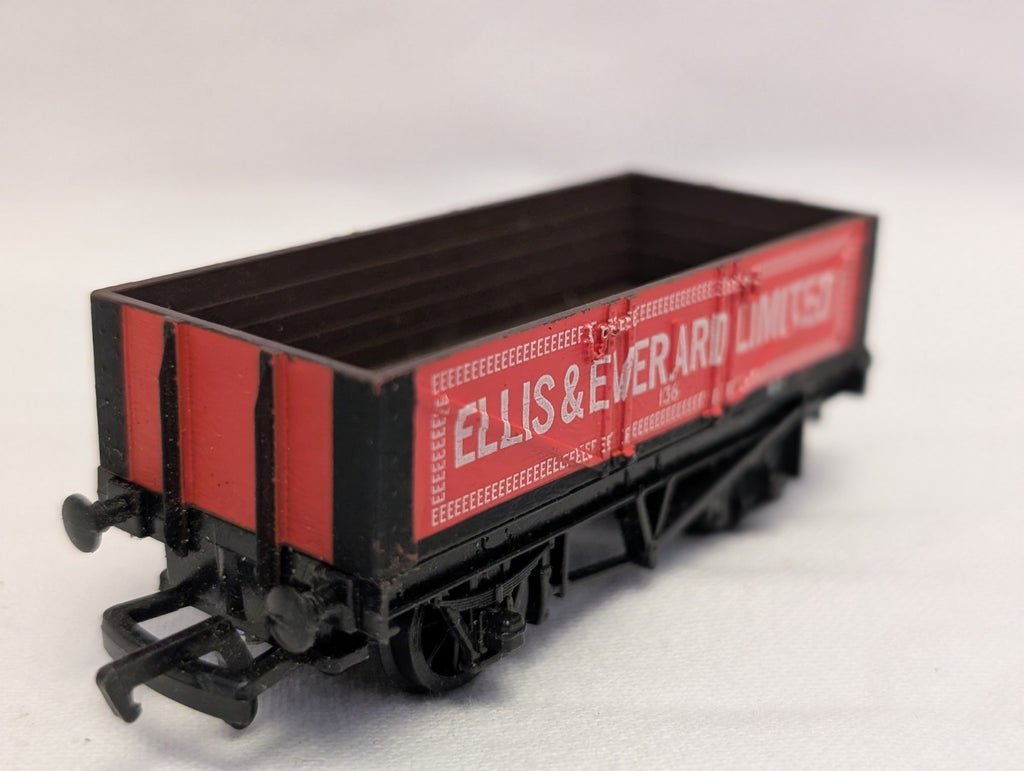 Mainline OO Gauge 5 Plank Wagon Ellis & Everard Goods Wagon