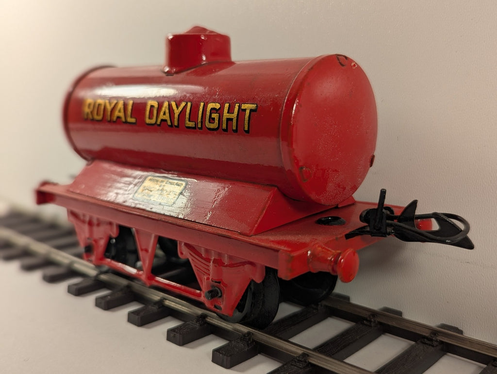 Hornby O Gauge Royal Daylight Petrol Tank Wagon Royal Daylight Red