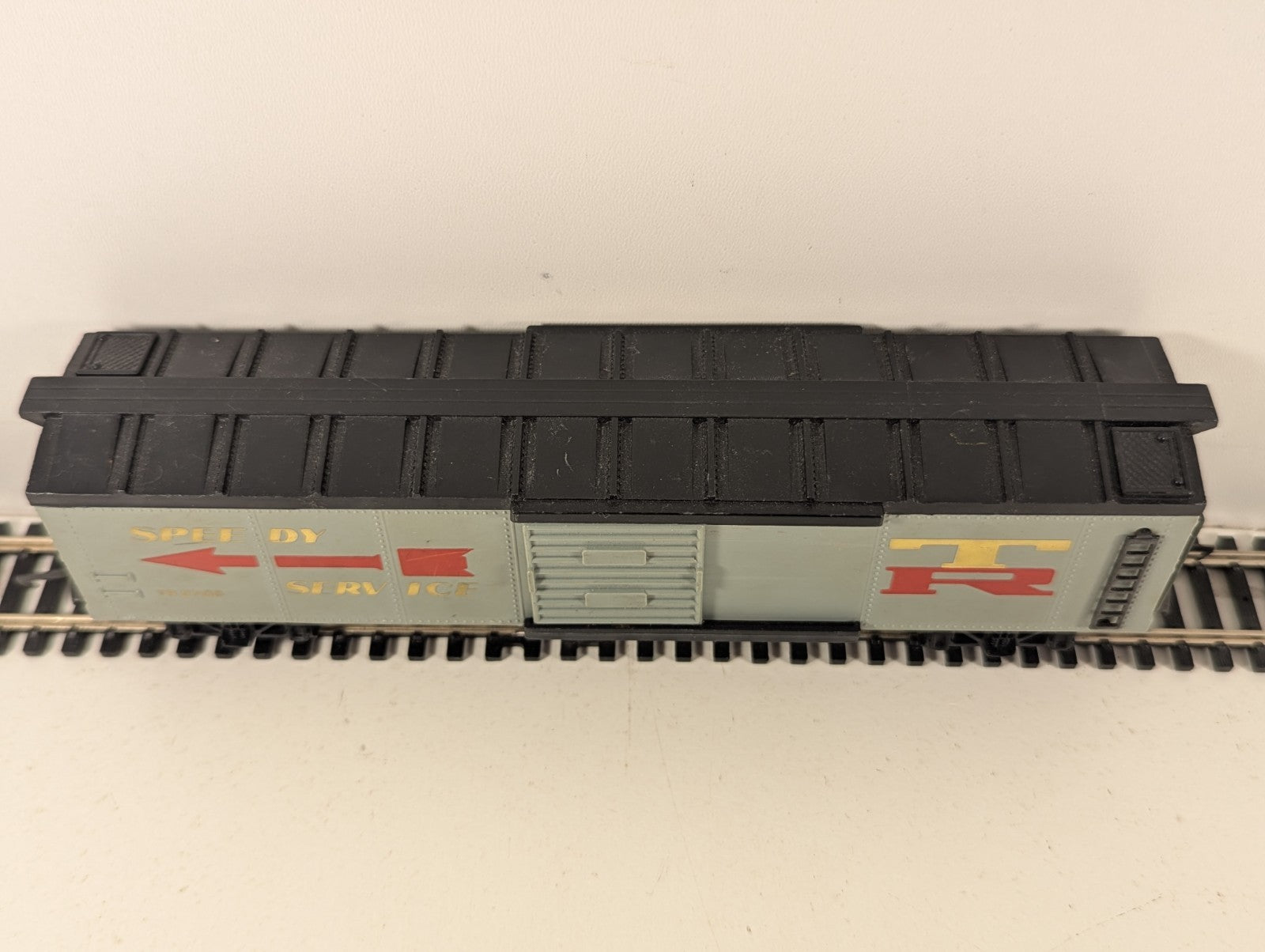 Tri-ang R136 Long Box Car 'Speedy' OO Gauge