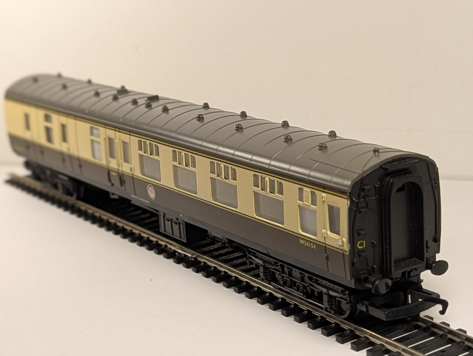 Hornby R4050 OO Gauge BR Western Region Mk1 Brake Coach W34154 Chocolate & Cream
