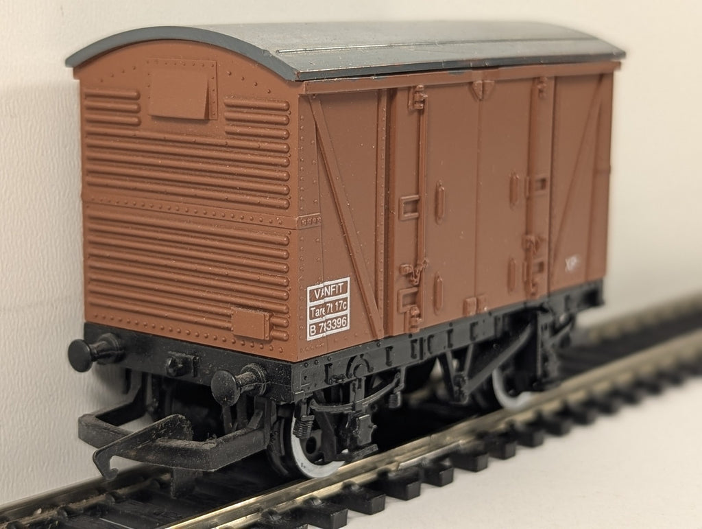 Hornby OO Gauge BR 12t Vanfit Goods Wagon B 783396 BR Bauxite R205
