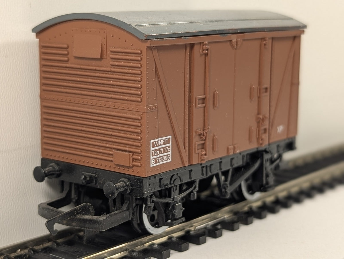 Hornby OO Gauge BR 12t Vanfit Goods Wagon B 783396 BR Bauxite R205