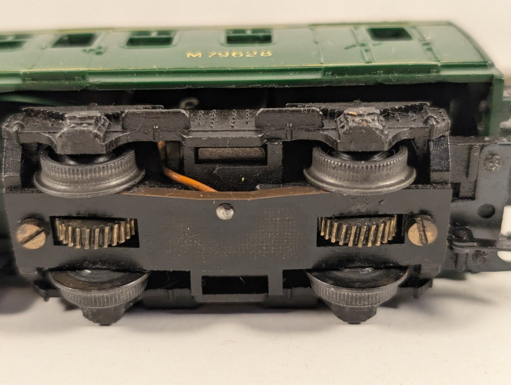 Tri-ang R157 OO Gauge Motorised Class 101 DMU BR Green