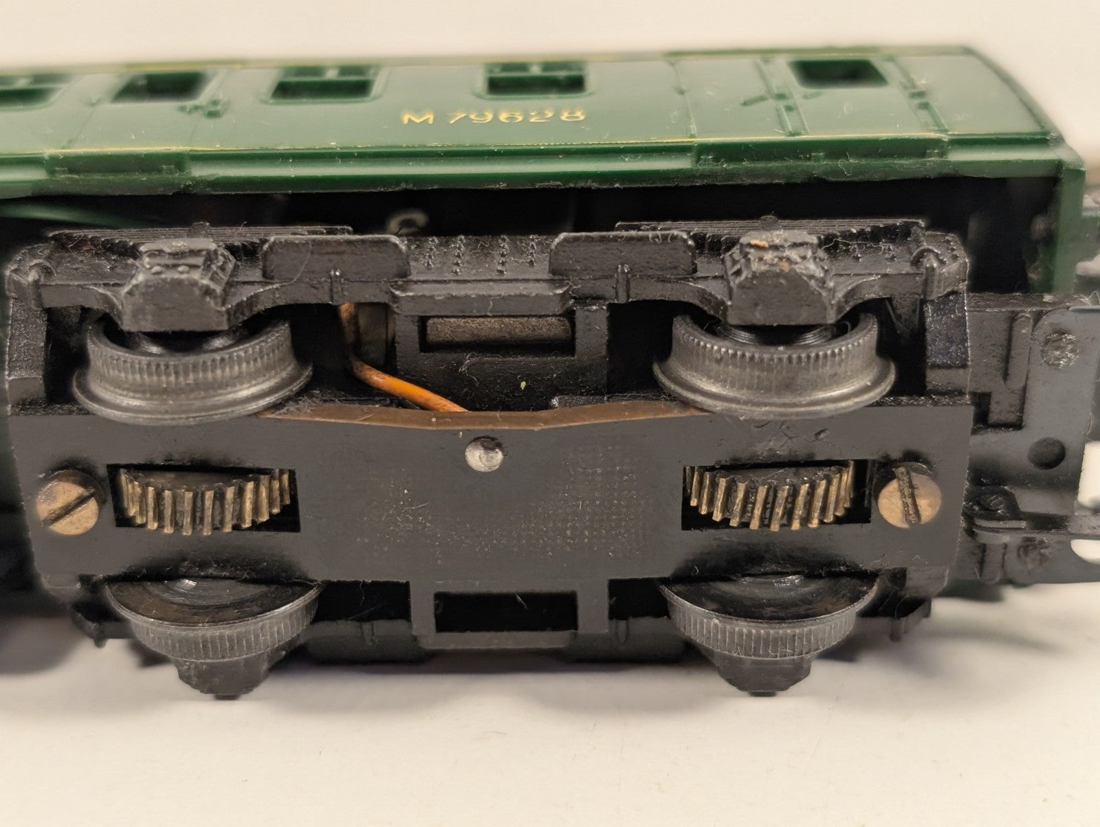 Tri-ang R157 OO Gauge Motorised Class 101 DMU BR Green