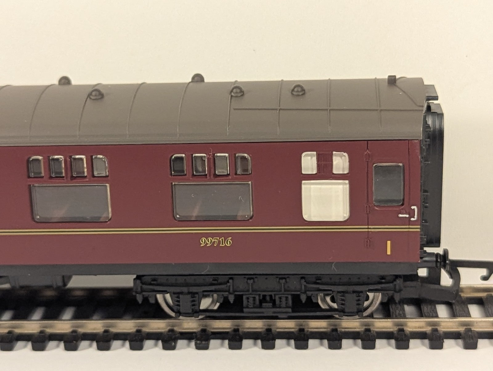Hornby OO Gauge Hogwarts Express Mk1 Brake Coach 99716
