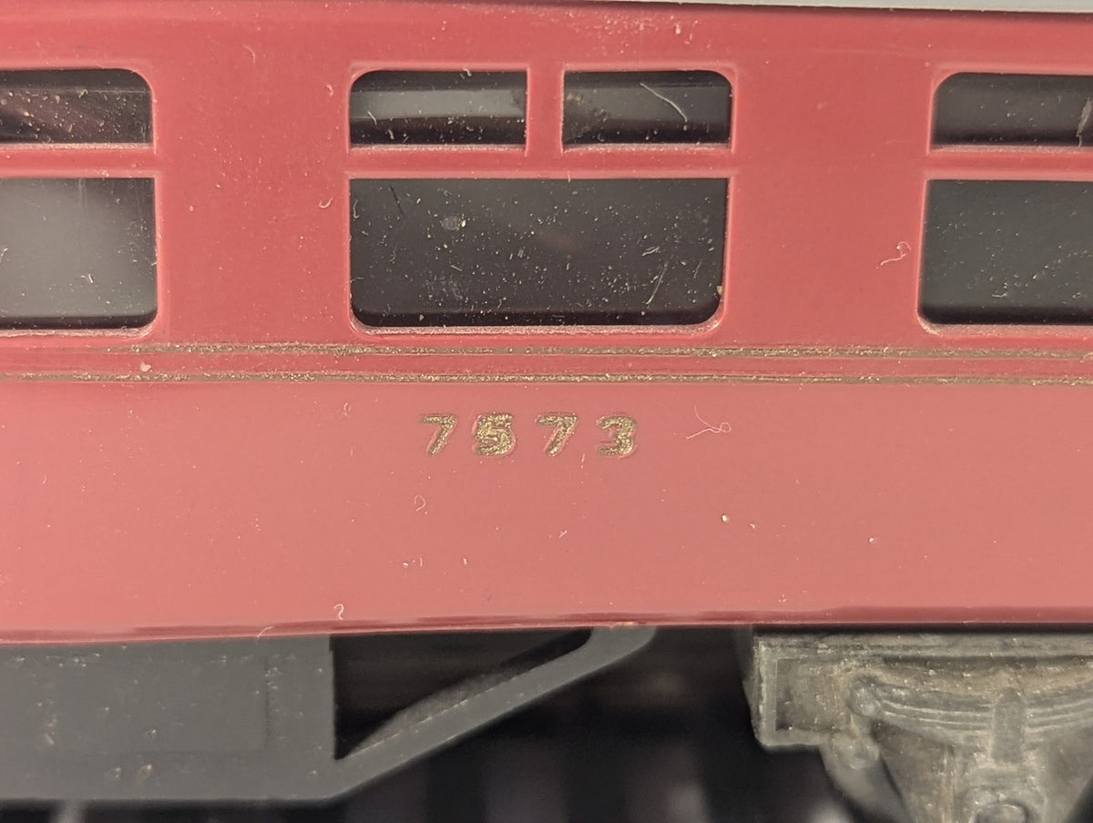 Tri-ang OO Gauge LMS Short Bogie Coach Passenger Coach 7573 LMS Maroon R28