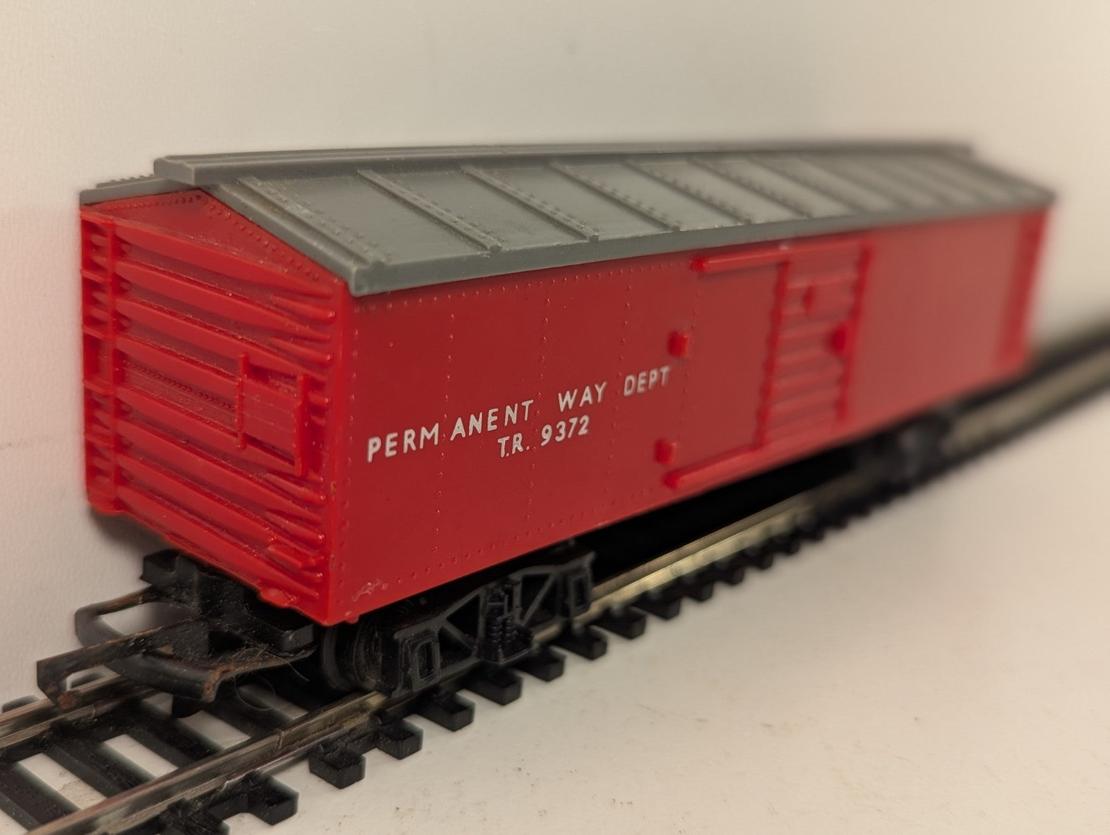 Tri-ang OO Gauge Transcontinental Permanent Way Box Car Goods Wagon
