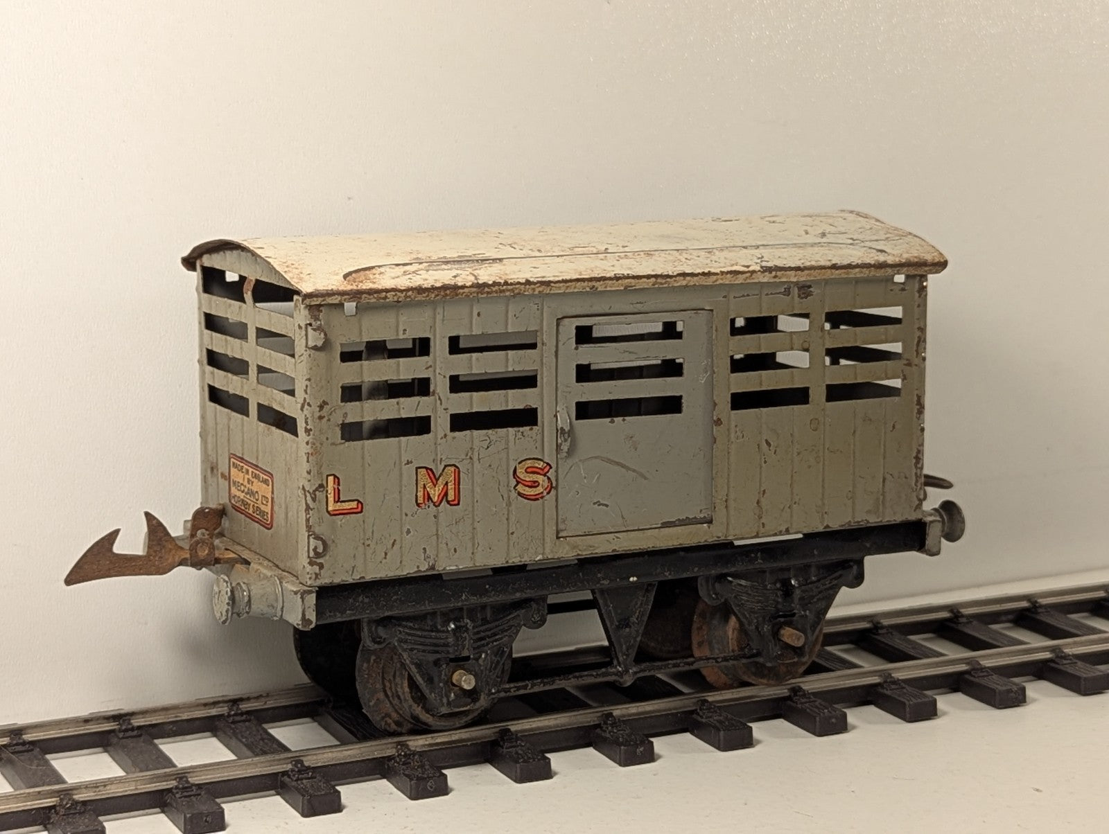 Hornby Series O Gauge Tinplate No.1 LMS Cattle Truck Grey