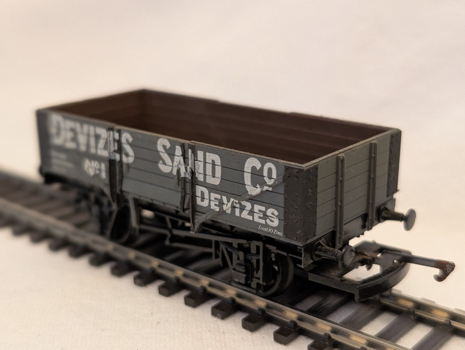 Airfix OO Gauge 7 Plank Open Wagon Goods Wagon 1 Devizes Sand Co.