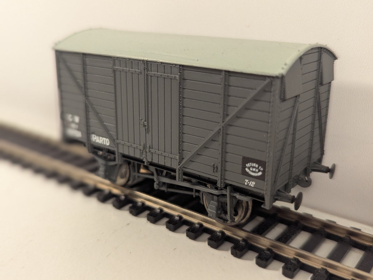 Bachmann OO Gauge GWR 12T Ventilated Van Parto Grey