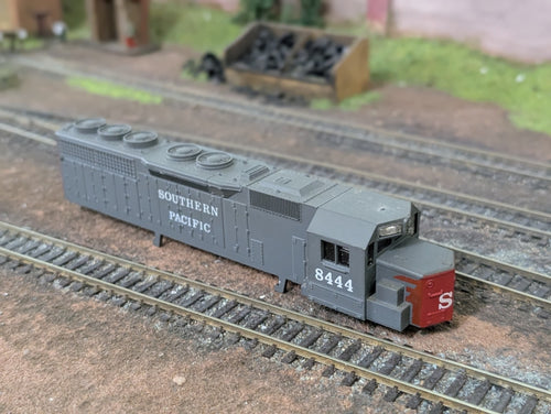 AHM HO Gauge Southern Pacific SD40 Body Shell No. 8444