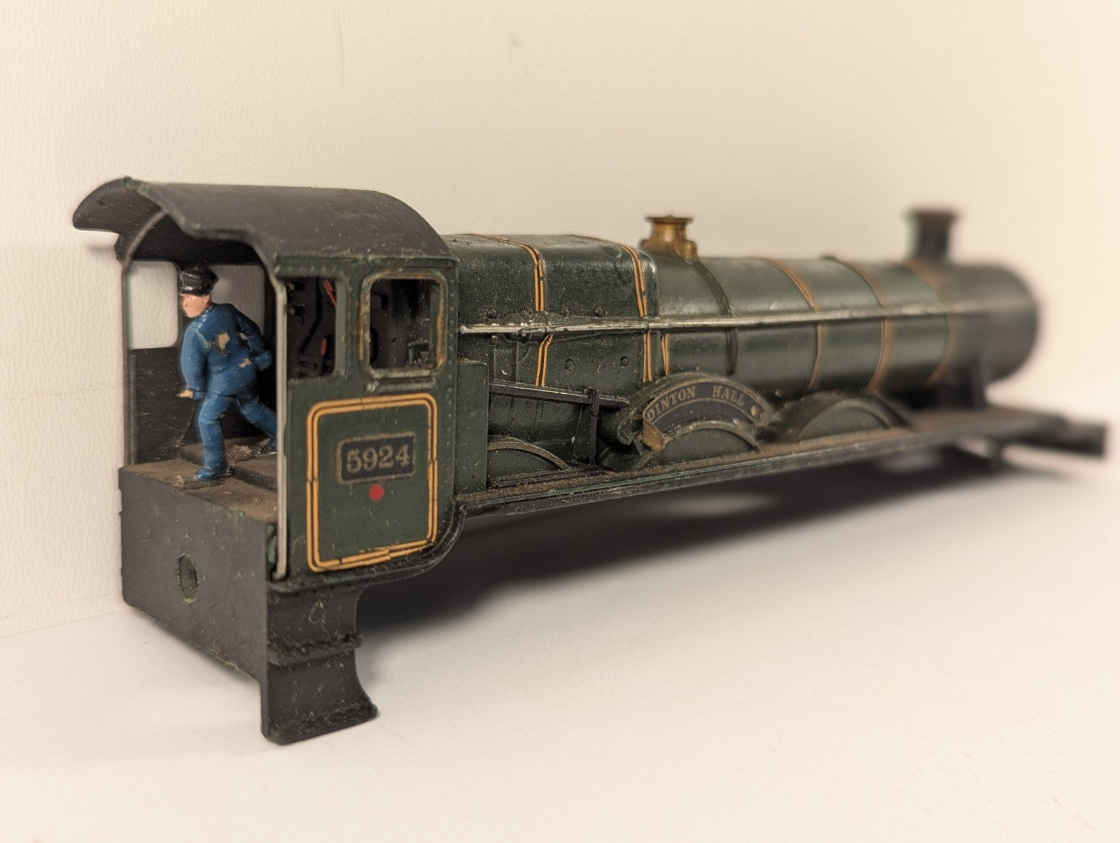 Tri-ang Hornby OO Gauge GWR Hall Class 'Dinton Hall' Locomotive - Shell