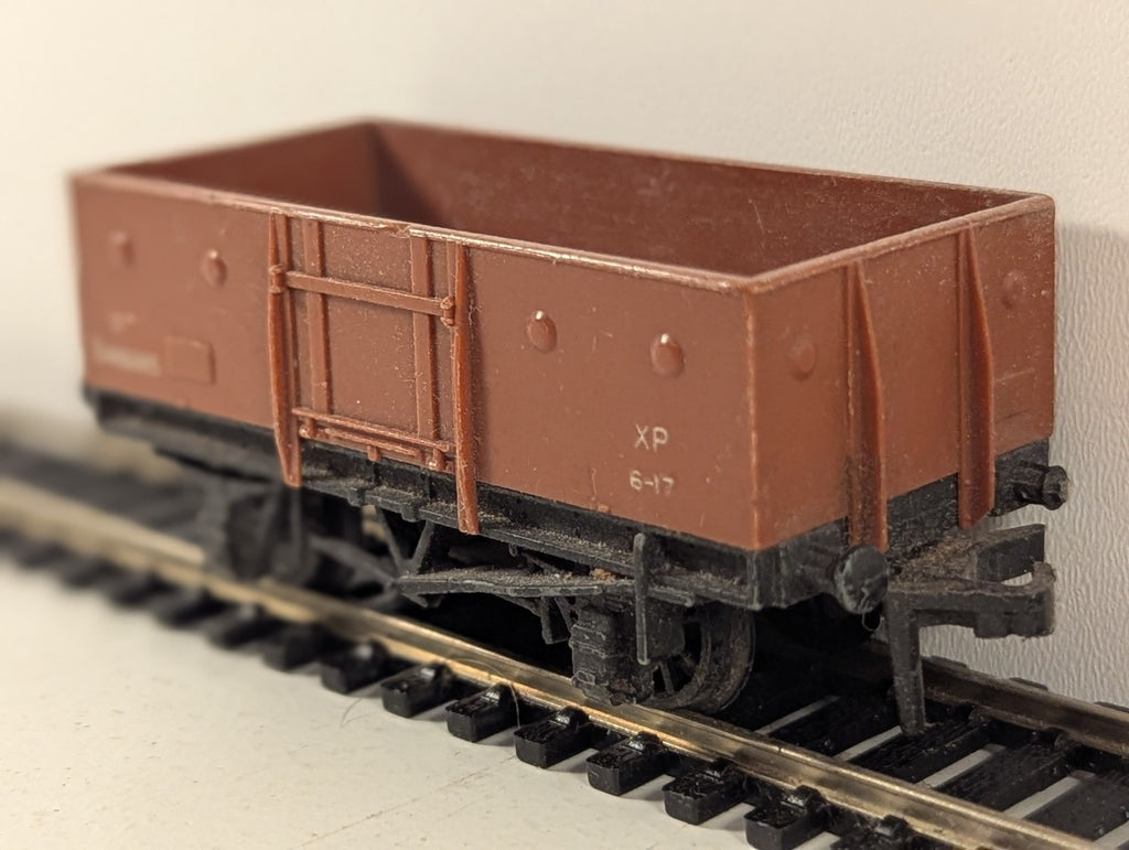 Hornby Dublo 4640 BR 13 Ton Mineral Wagon Brown OO Gauge - missing buffer head