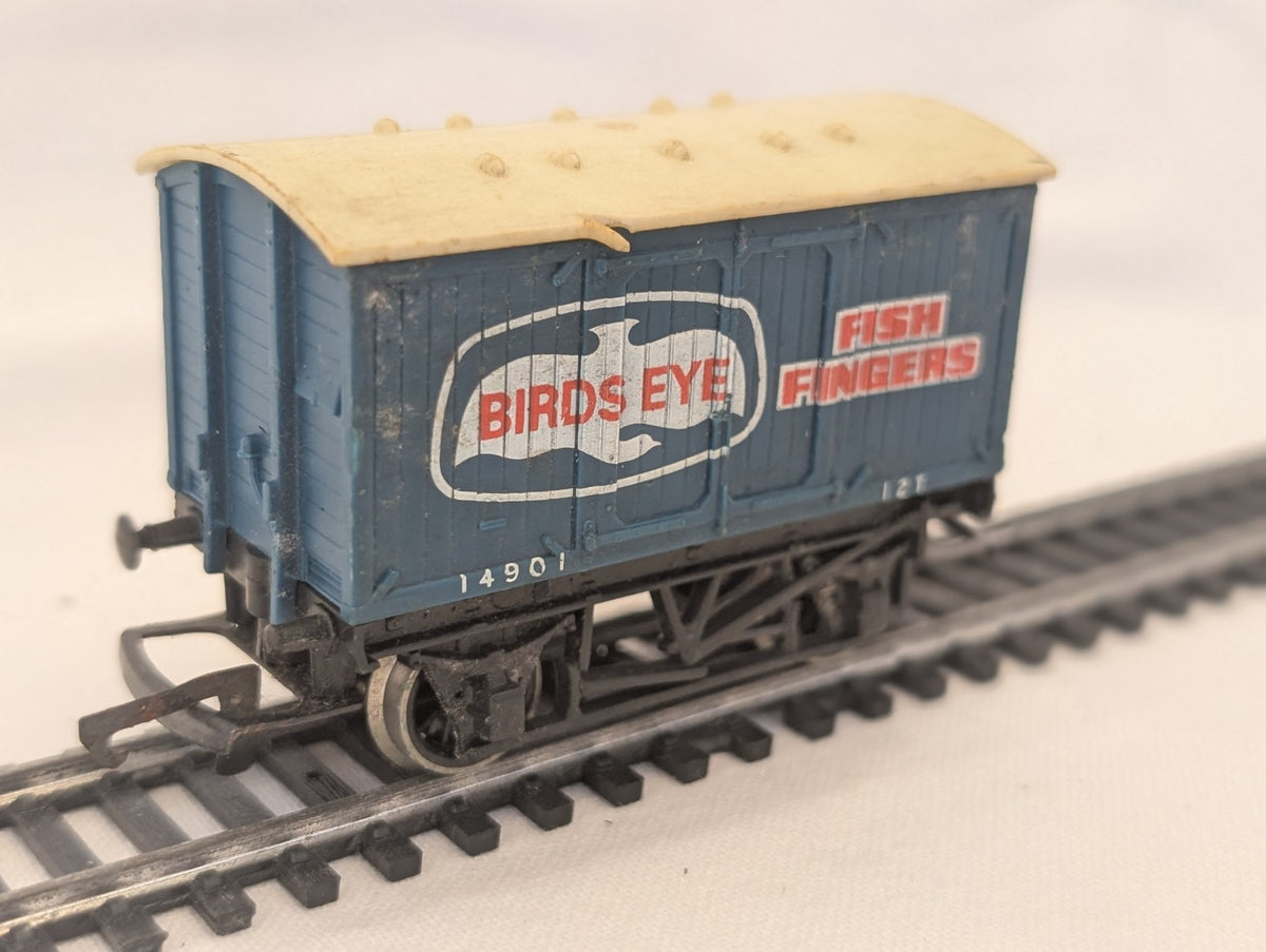 Hornby R105 OO Gauge Birds Eye Fish Fingers Van