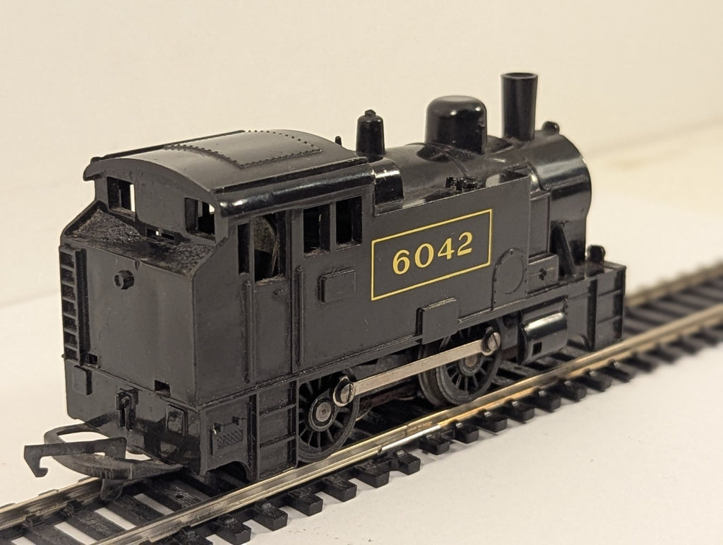 Tri-ang Hornby R755 Continental 0-4-0 Tank Locomotive Black OO Gauge