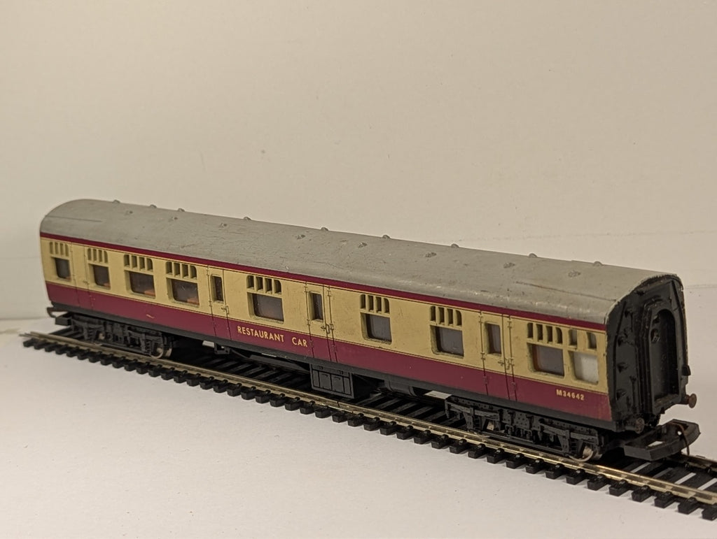 Lima OO Gauge BR Mk1 Restaurant Car Passenger Coach M34642 BR Crimson