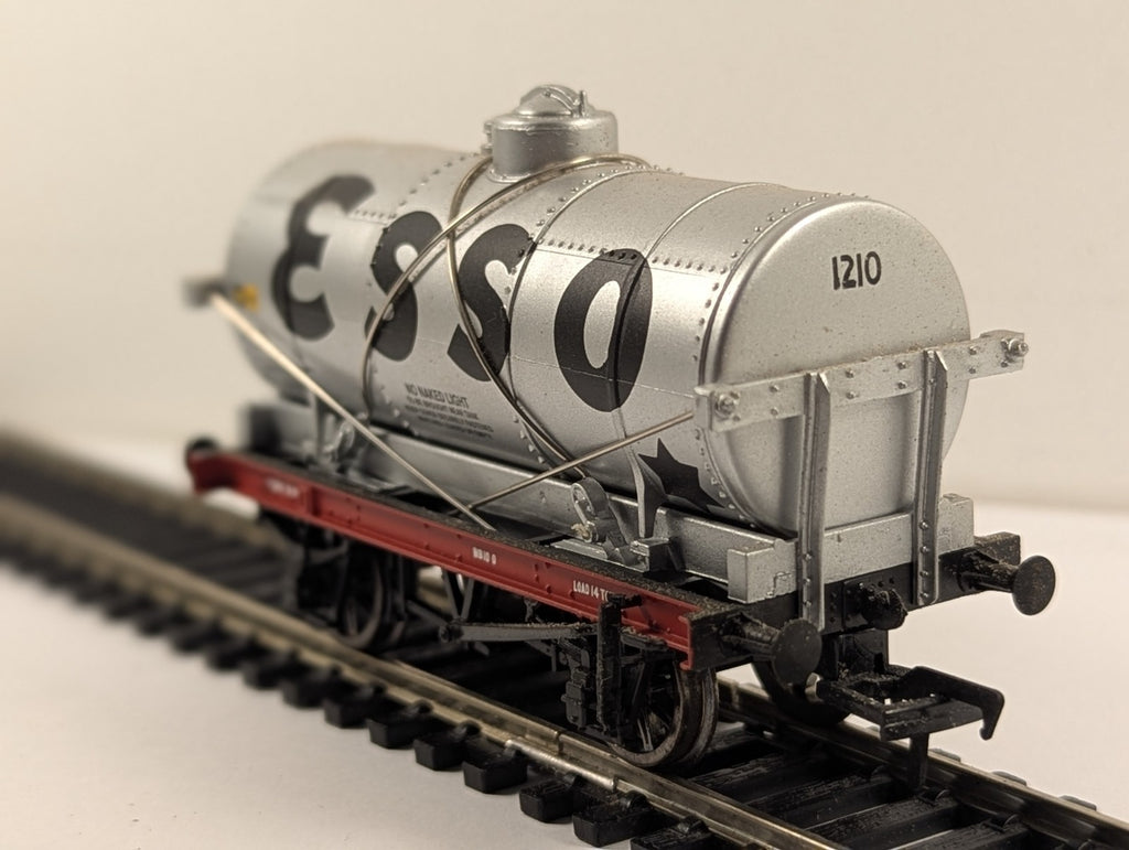 Bachmann OO Gauge 14 Ton Tank Wagon 1210 Esso Silver 38-752