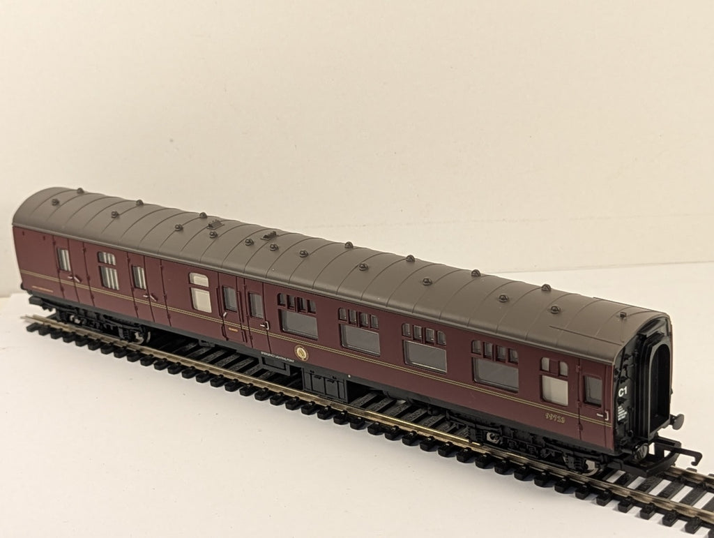 Hornby OO Gauge R4312 Hogwarts Express BSK Brake Coach 99723