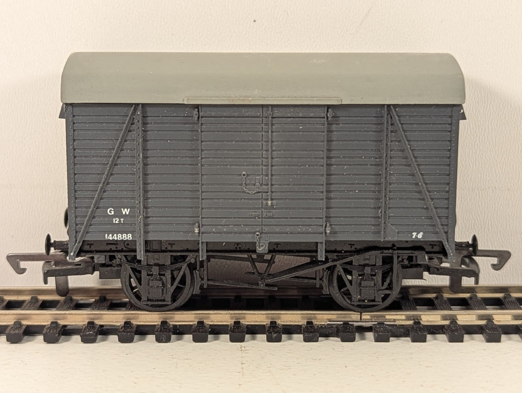 Dapol B/15 12 Ton Box Van GWR Grey