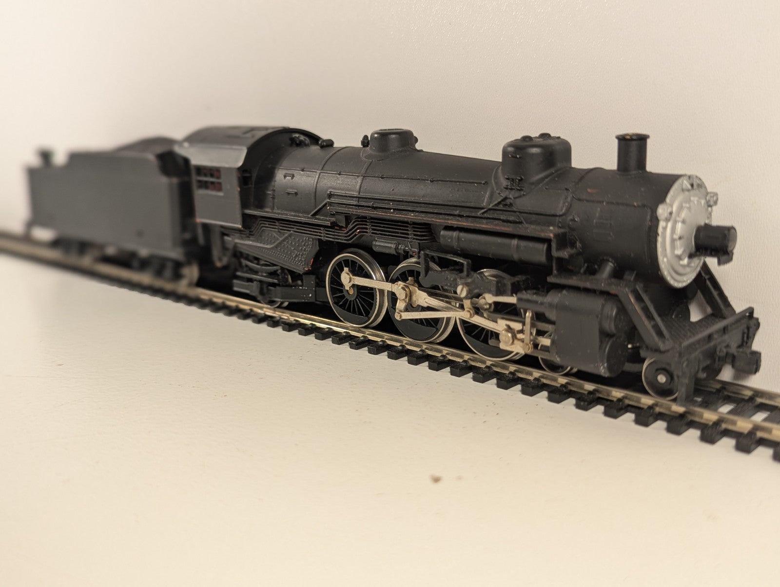 Mehano HO Gauge 4-6-2 Pacific Steam Locomotive & Tender Black Repainted