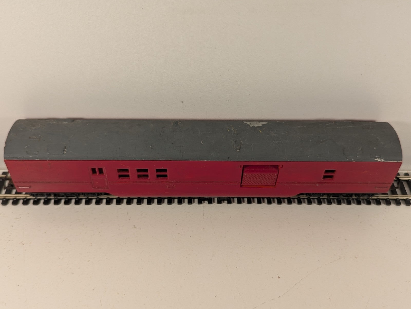 Tri-ang R119 Transcontinental Operating Mail Coach Maroon Repainted OO Gauge