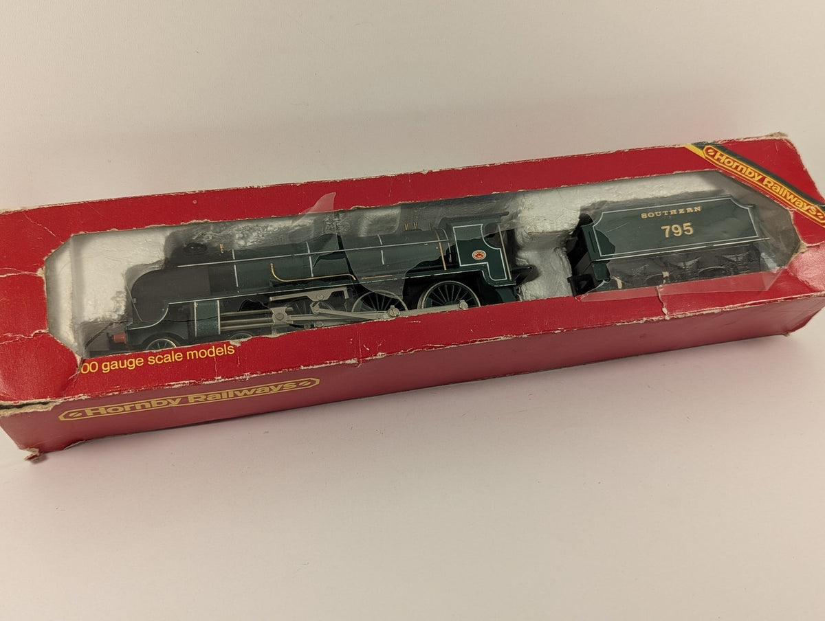 Hornby OO Gauge Class N15 King Arthur Class 'Sir Dinadan' Steam Locomotive 795