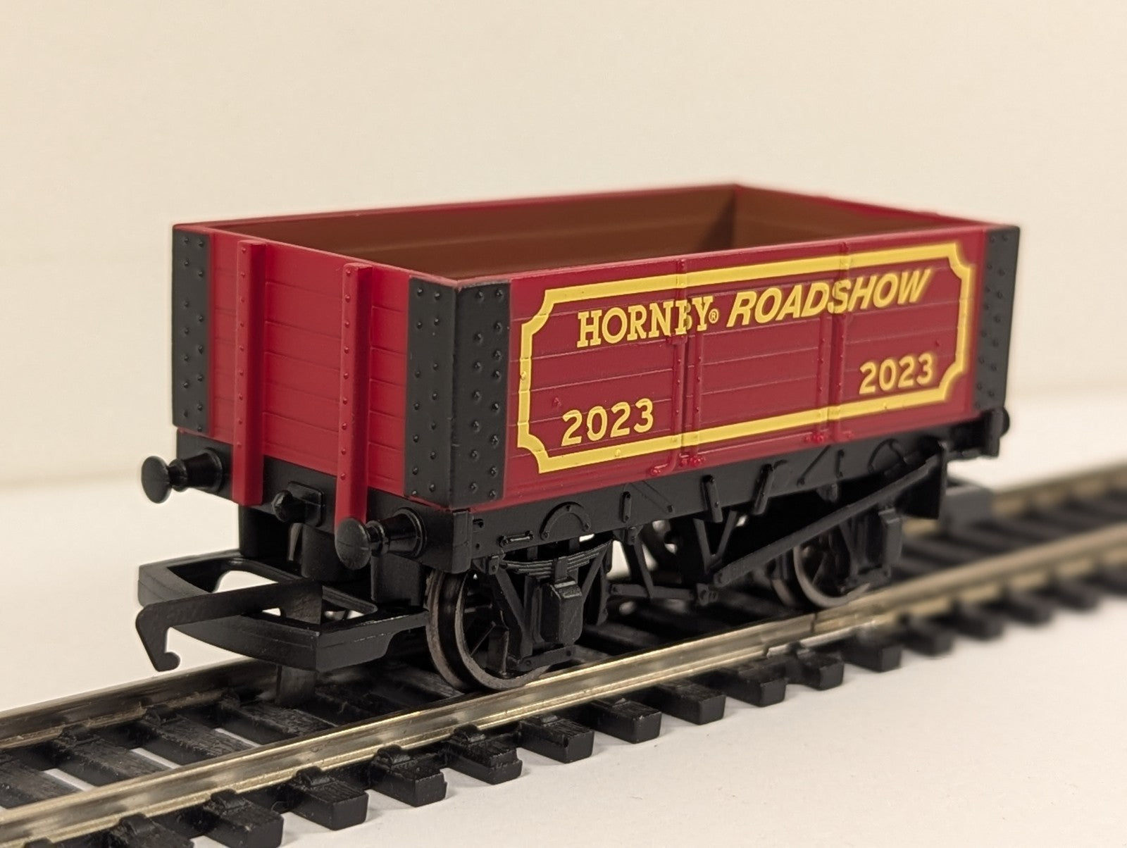 Hornby R60085 OO Gauge 2023 Roadshow 6 Plank Wagon - Boxed