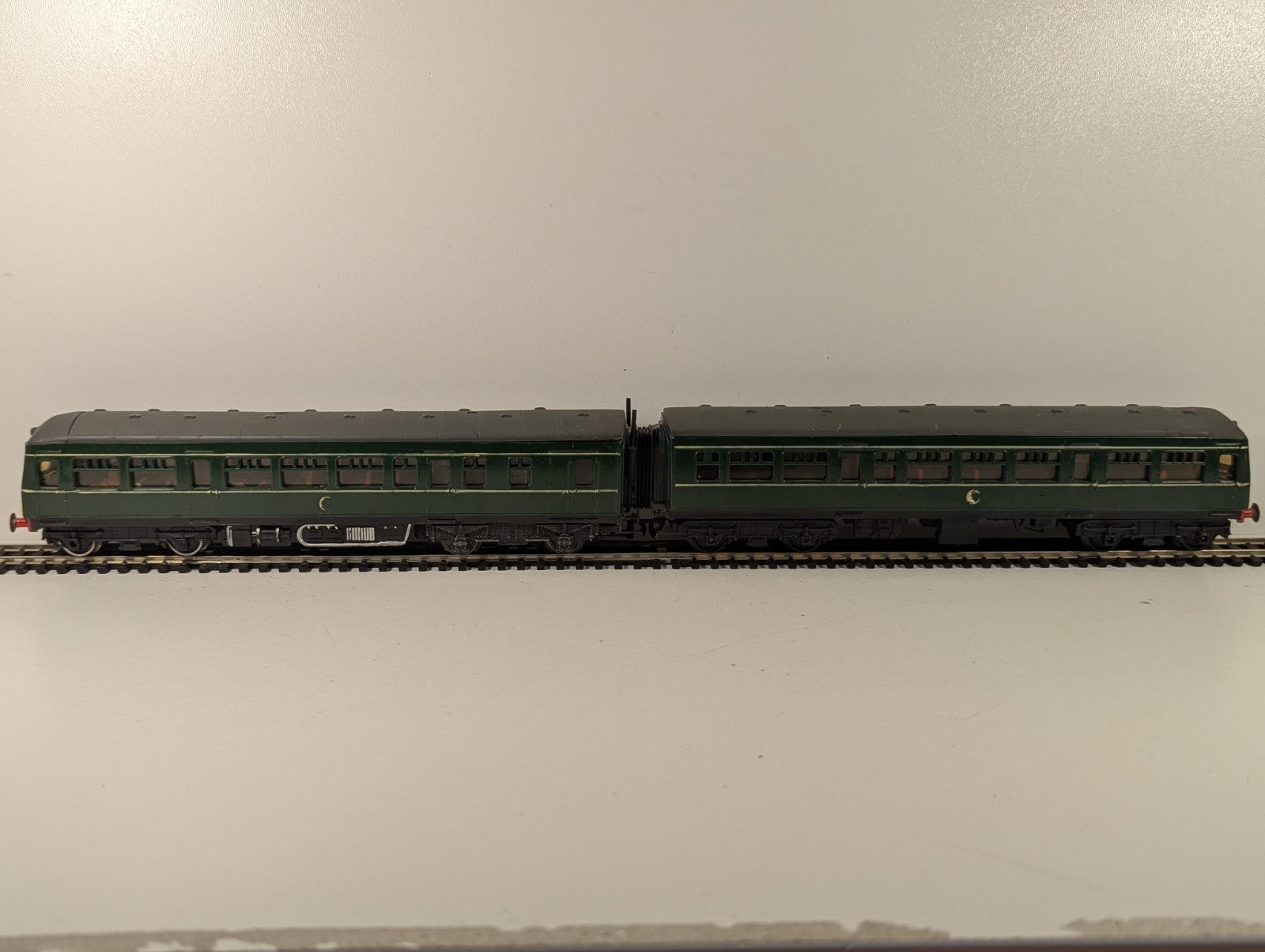 Hornby R158 OO Gauge Class 101 DMU Power & Trailer Set - Repaint