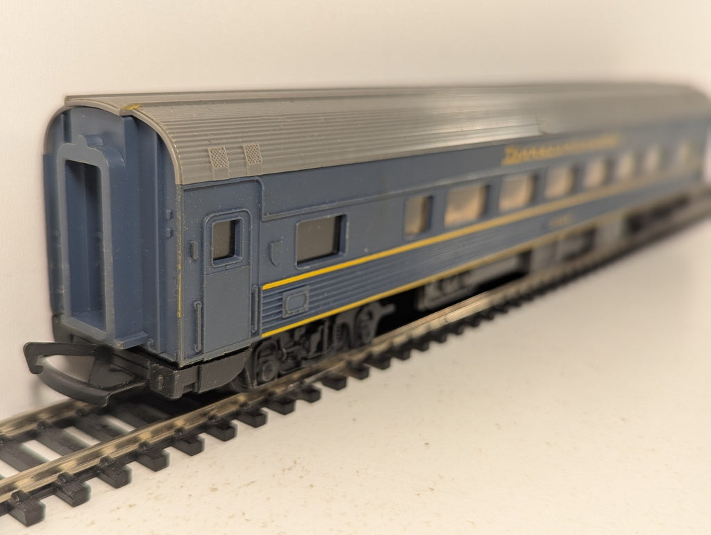 Tri-ang OO Gauge Transcontinental Dining Car Passenger Coach