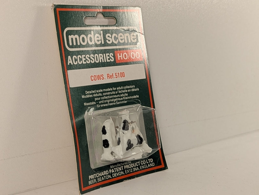 Model Scene HO/OO Cows Scenic Accessories Friesian 5100