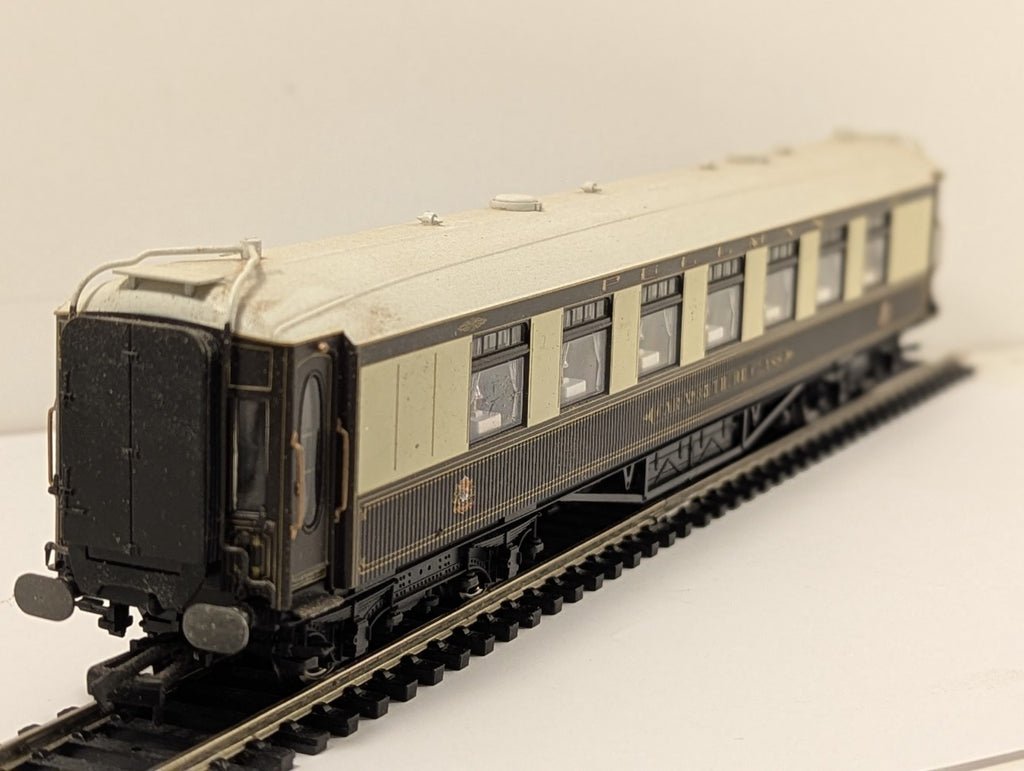 Hornby OO Gauge Pullman Car No. 35 Third Class Passenger Coach - Working Lights