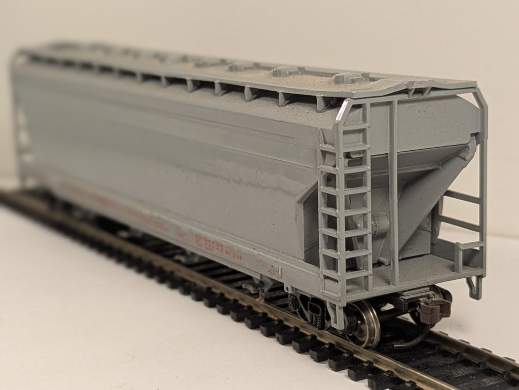 Bachmann 17513 HO Gauge ACF Center Flow Covered Hopper – Repainted