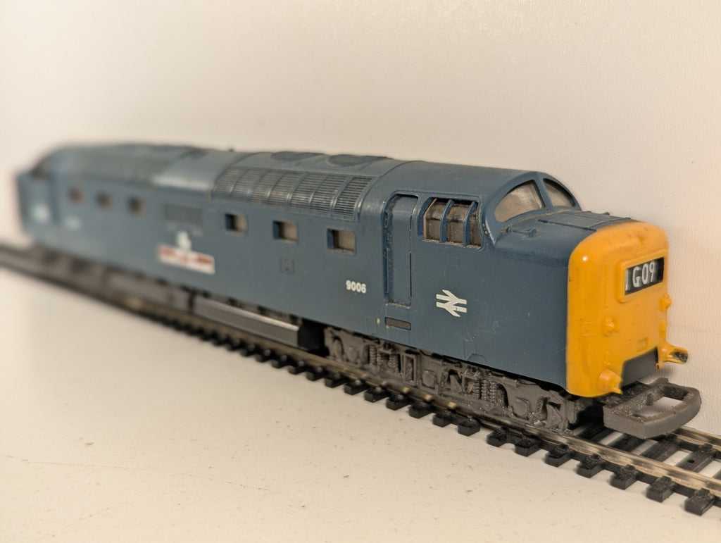 Lima OO Gauge Class 55 Deltic 'The Fife & Forfar Yeomanry' Diesel Loco