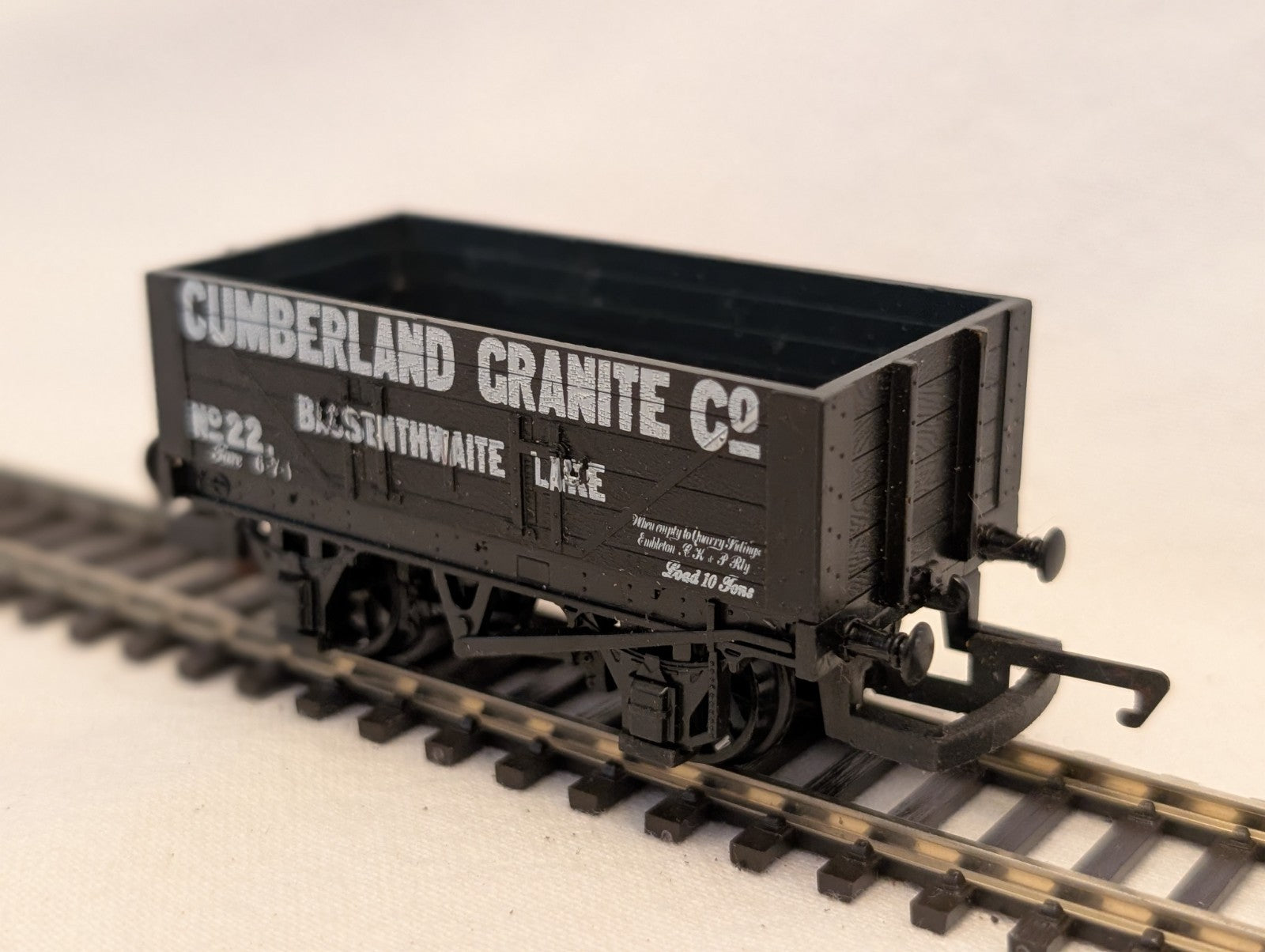 Hornby OO Gauge Cumberland Granite Co. 5-Plank Open Wagon 22 R218