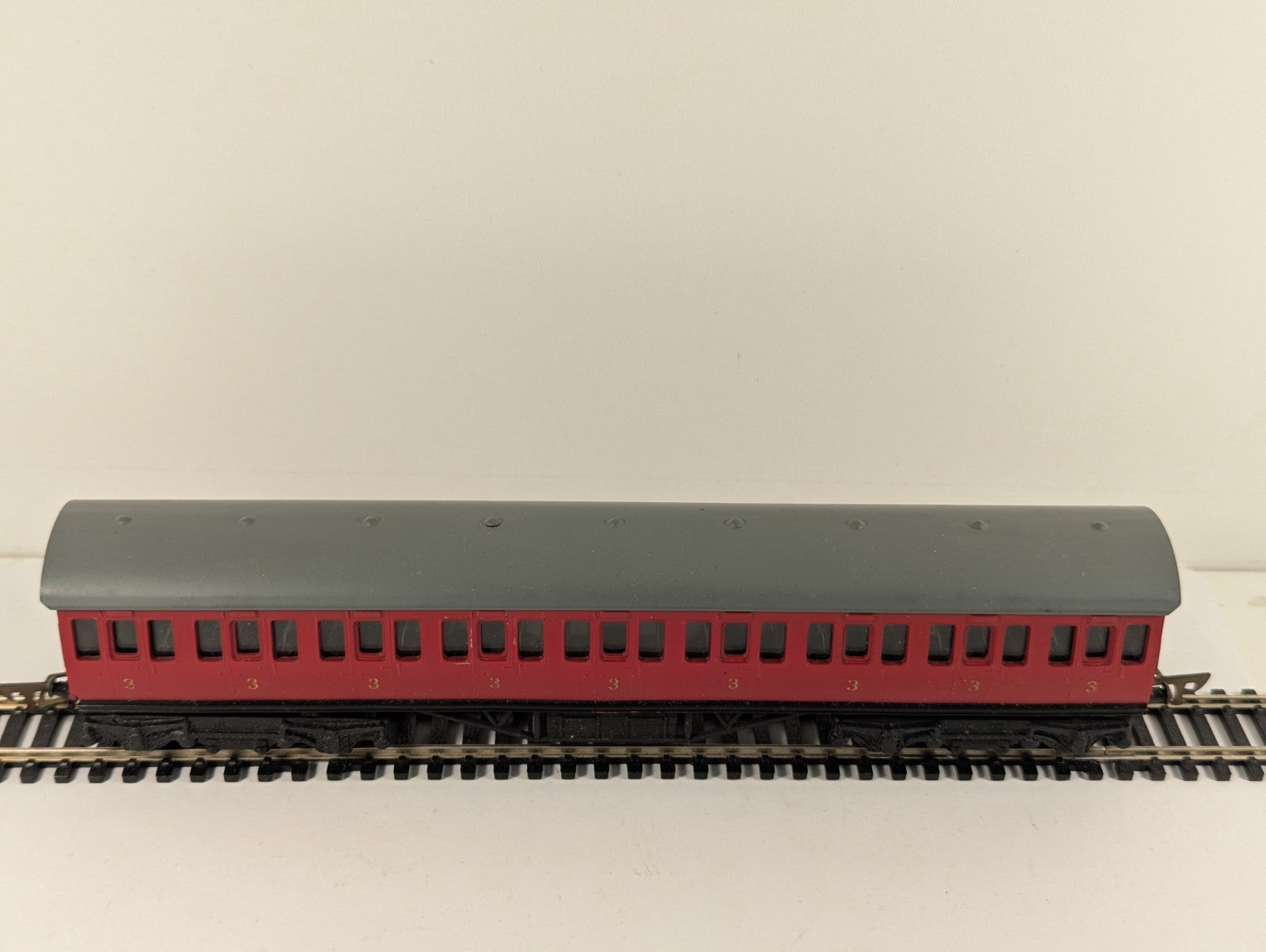 Graham Farish OO Gauge BR Red Suburban 3rd Class Coach Boxed