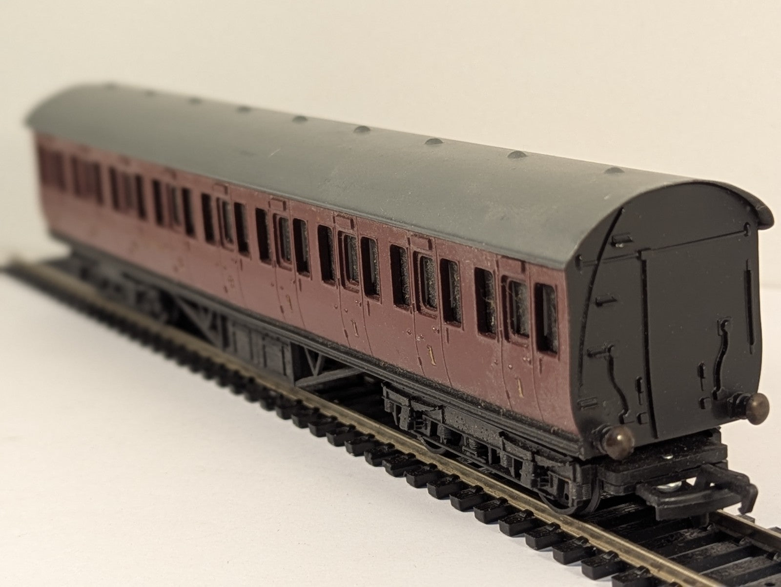 Kitbuilt Suburban Composite Coach Maroon