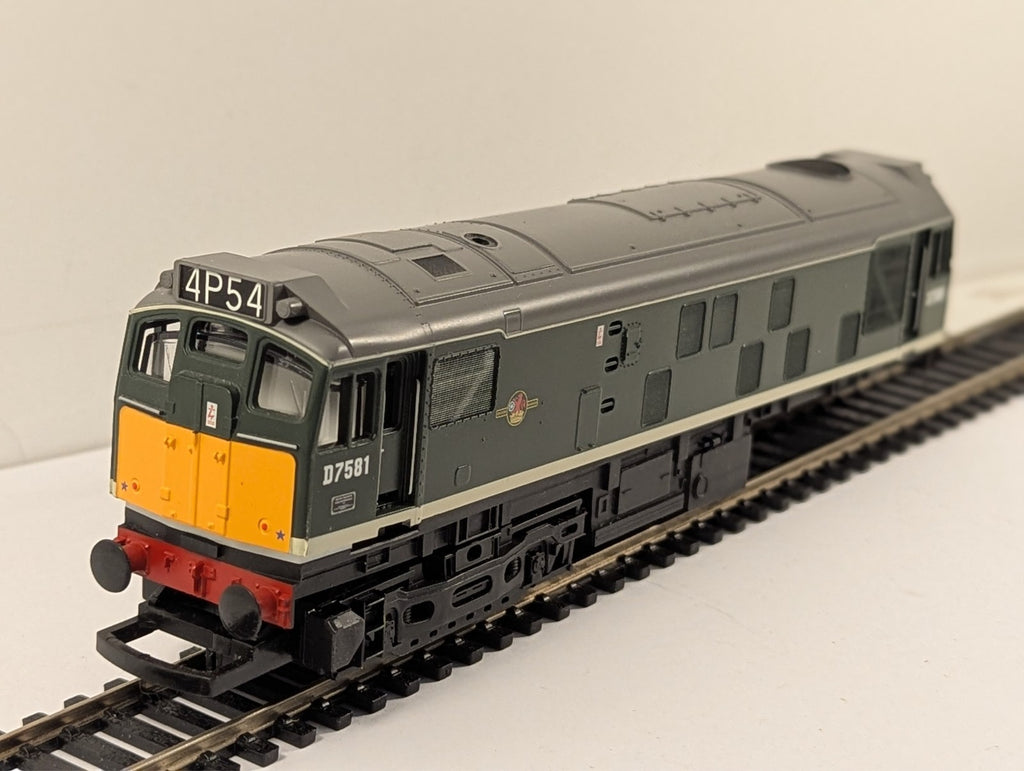 Hornby R2121A BR Class 25 Diesel Locomotive Green OO Gauge - Spares/Repairs