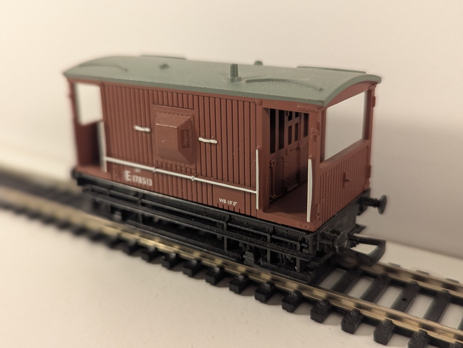 Bachmann Branchline OO Gauge 20 Ton Brake Van E178513