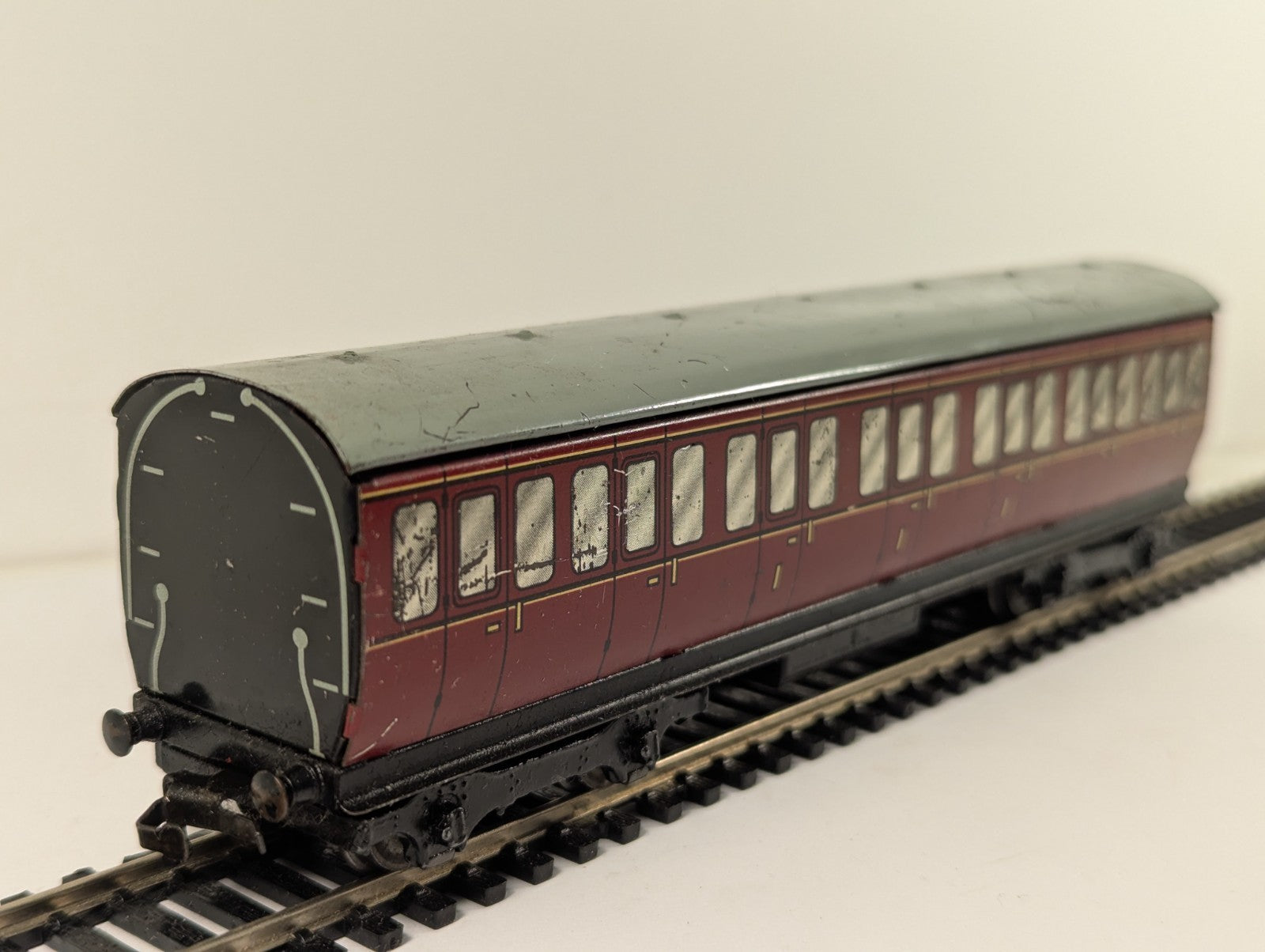 Hornby Dublo OO Gauge BR 1st Class Maroon Tinplate Suburban Coach