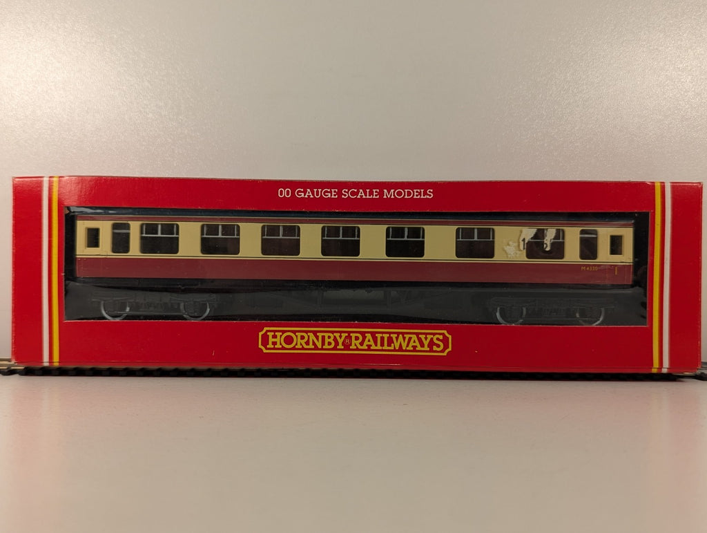 Hornby  R442 BR ex-LMS Stanier Composite Corridor Coach - Crimson & Cream