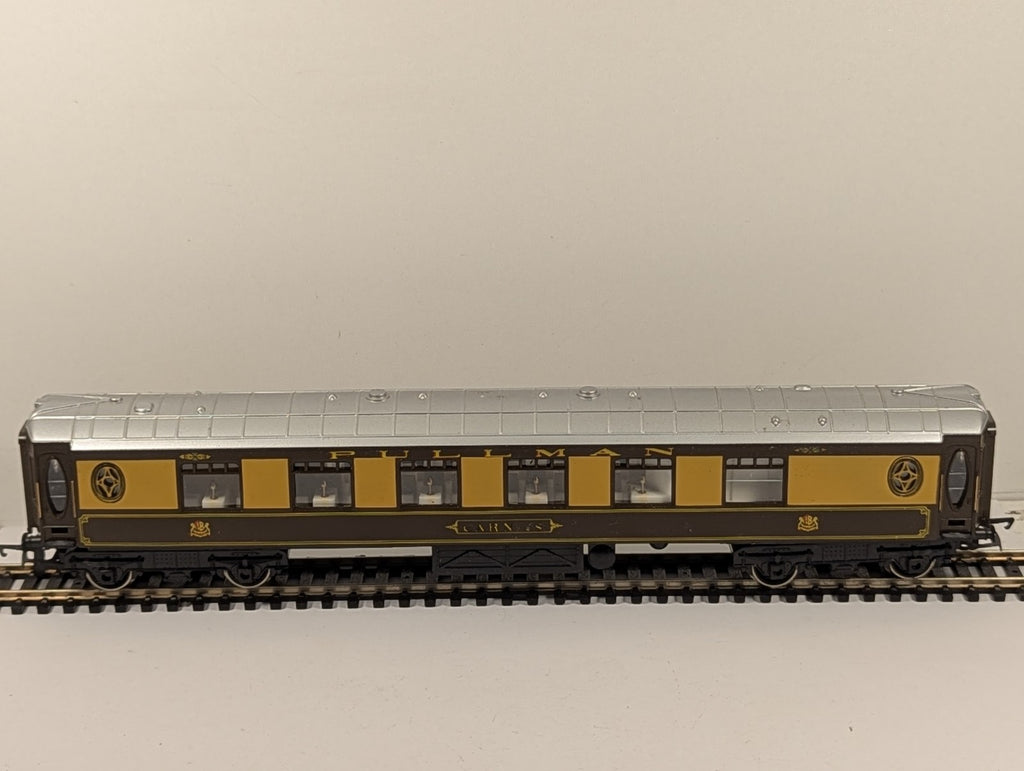 Hornby R223 OO Gauge BR Pullman 1st Class Coach Car 78