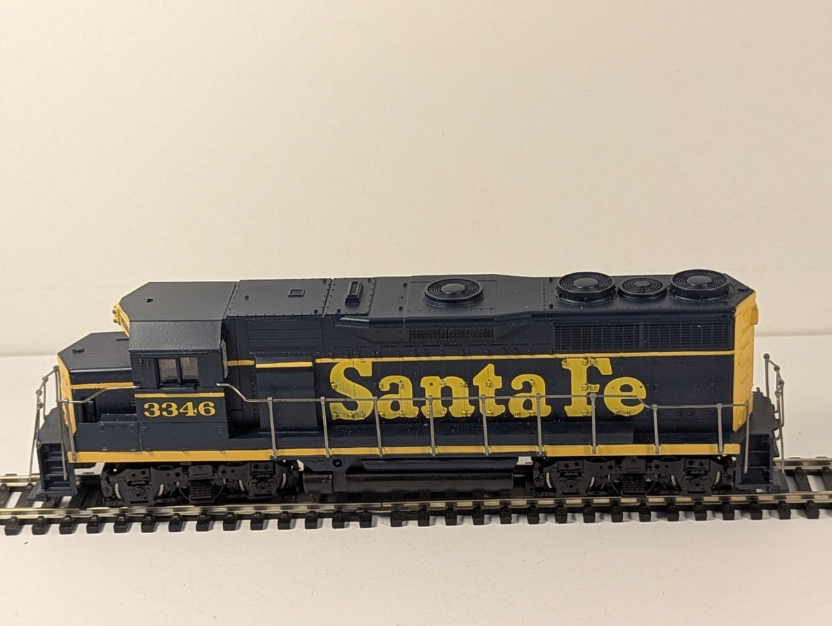 Athearn 4205 HO Gauge GP35 EMD Diesel Locomotive Santa Fe Blue - missing coupler