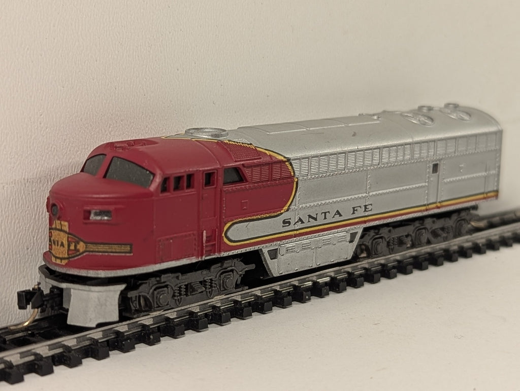 Atlas N Gauge FM C-Liner Diesel Locomotive Santa Fe Warbonnet 2131