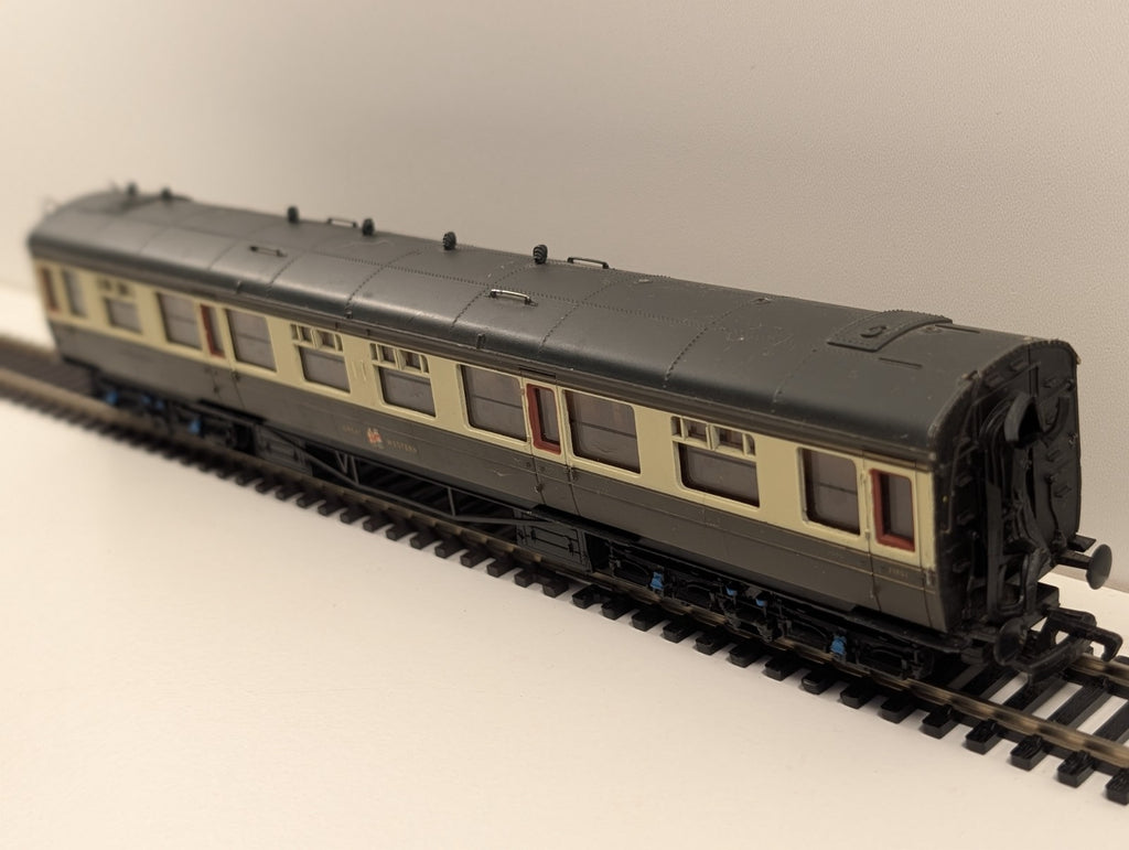 Bachmann OO Gauge GWR Collett Passenger Coach – Requires Some TLC