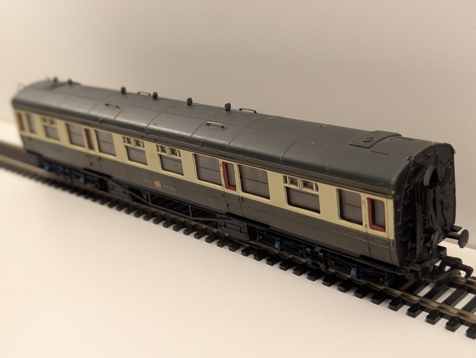 Bachmann OO Gauge GWR Collett Passenger Coach – Requires Some TLC