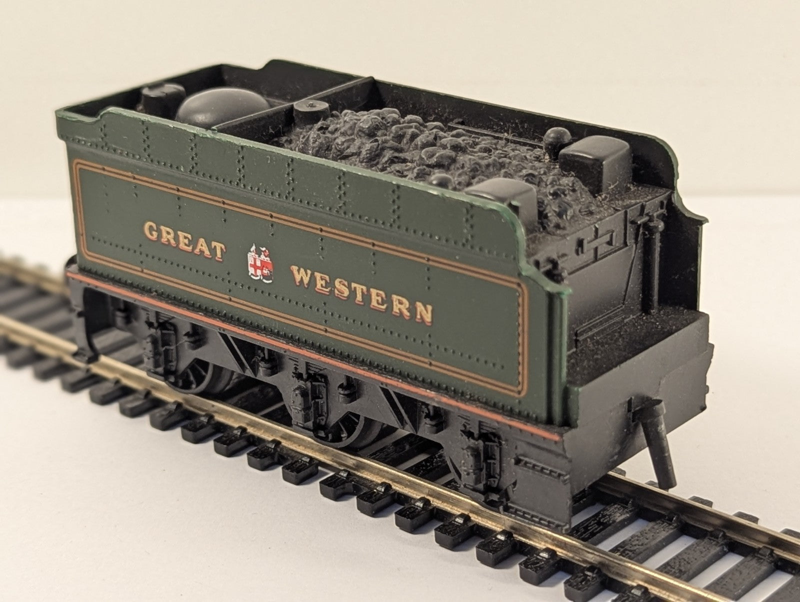 Hornby Halls Class GWR 3000 Gallon Tender Great Western Livery