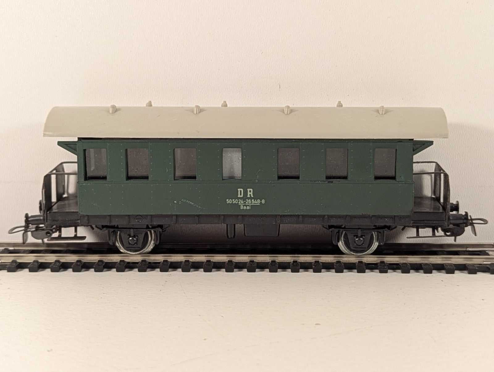 Piko HO Gauge Deutsche Reichsbahn Passenger Car Green