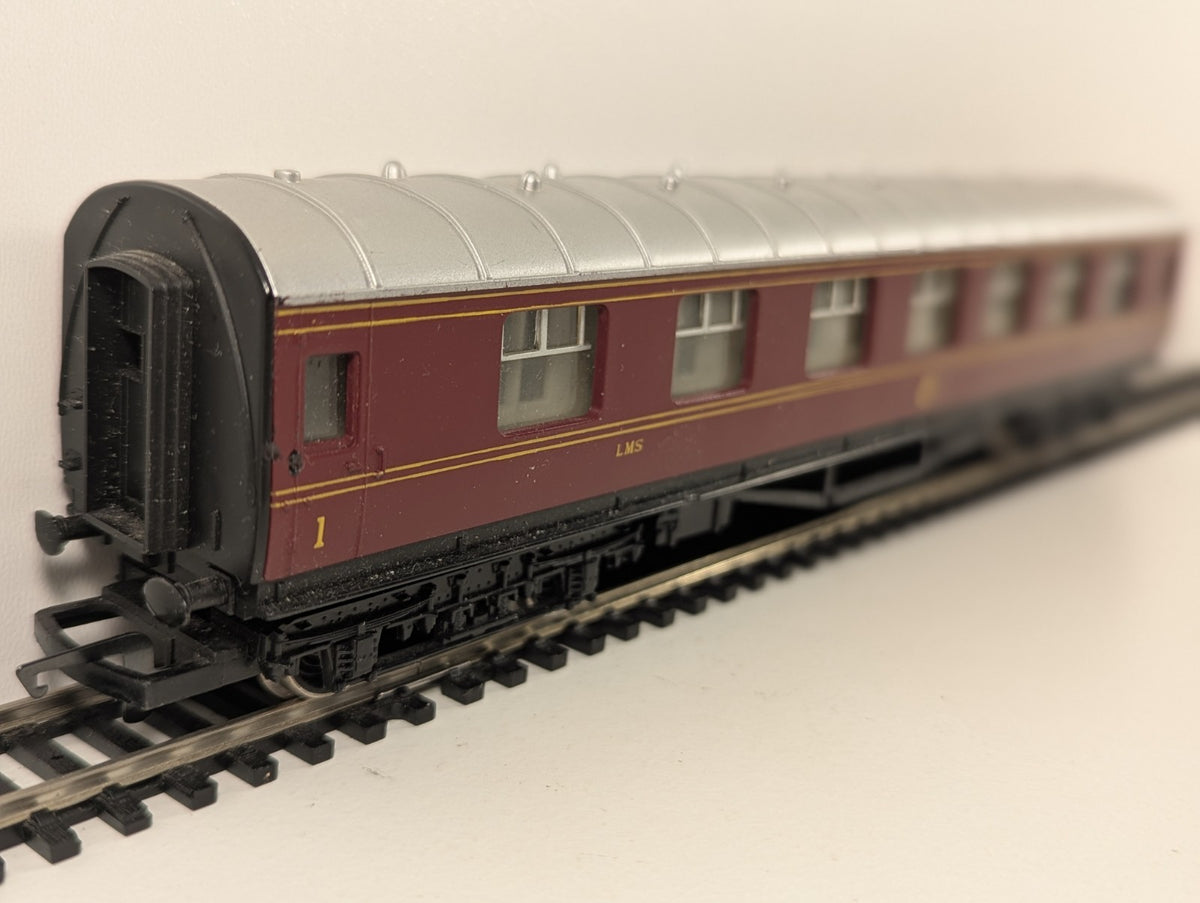 Hornby OO Gauge LMS Brake 3rd Coach 3934 – Crimson Lake